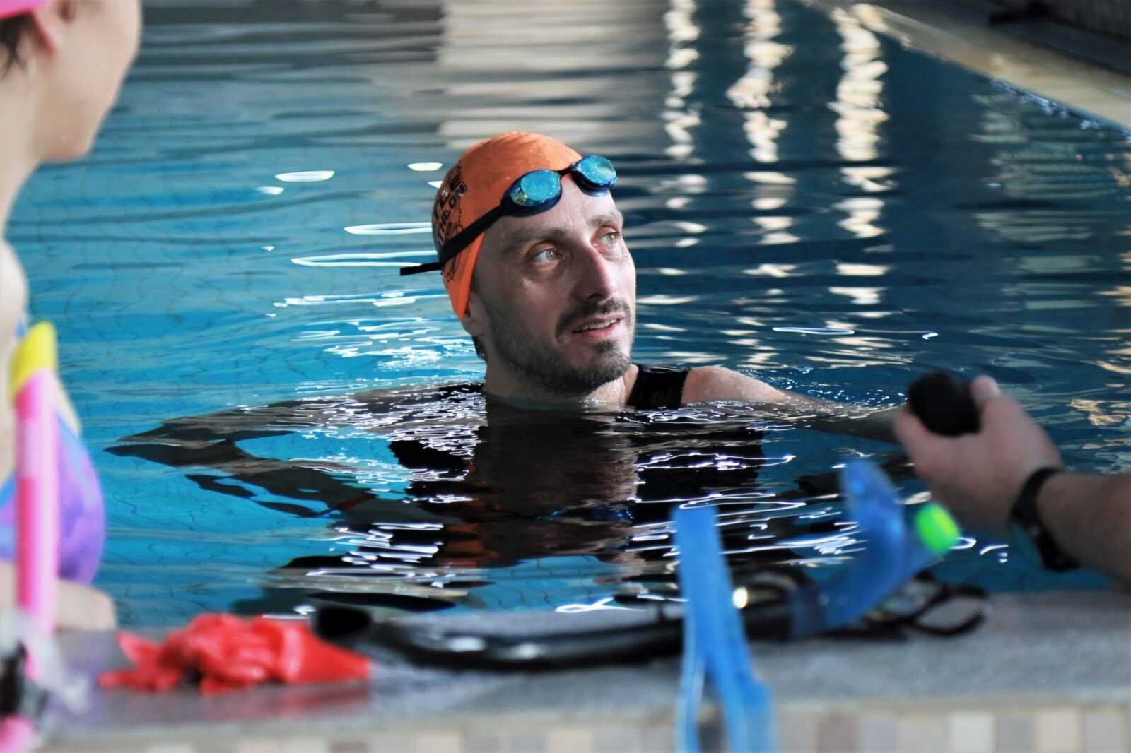 Read more about the article Strach przed pływaniem: jak go pokonać?